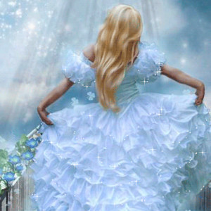 Девушка в белом платье бежит к небу