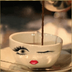 чашка кофе с поцелуйчиком